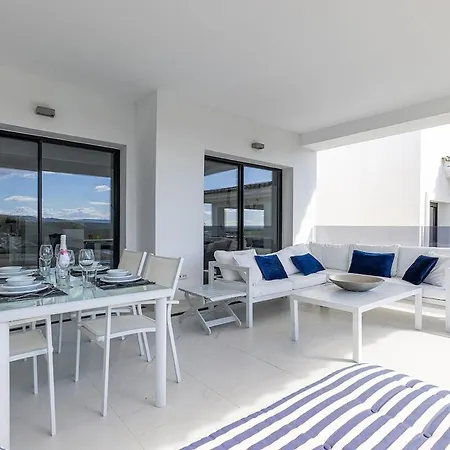 Chic Penthouse With Scenic Views At Hills! Estepona