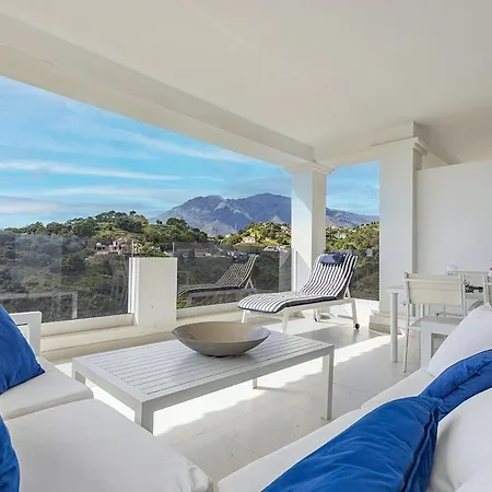 Chic Penthouse With Scenic Views At Hills! Apartment Estepona