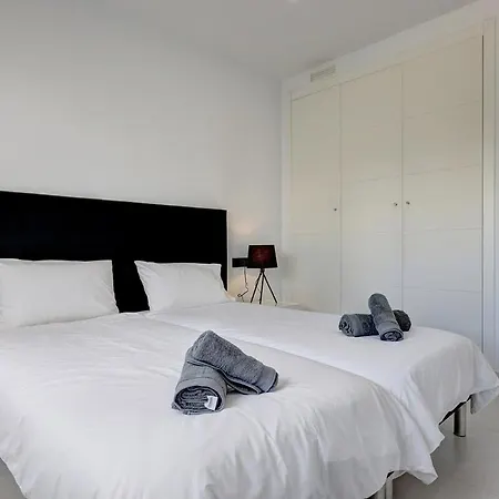 Chic Penthouse With Scenic Views At Hills! *