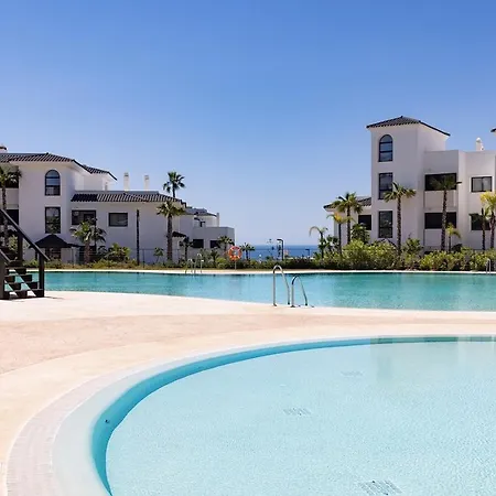 Apartment Chic Penthouse With Scenic Views At Hills!