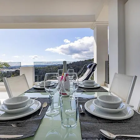 Chic Penthouse With Scenic Views At Hills! Apartment *