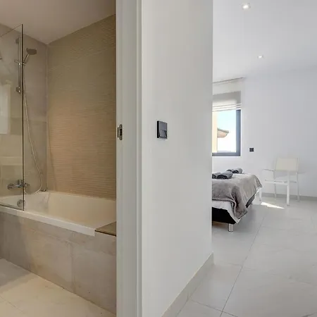 Chic Penthouse With Scenic Views At Hills! Apartment Estepona