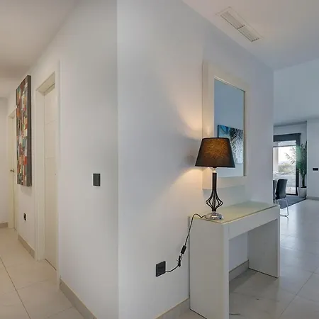 Chic Penthouse With Scenic Views At Hills! Apartment