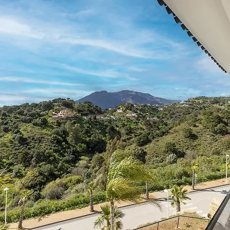 Chic Penthouse With Scenic Views At Hills! Estepona